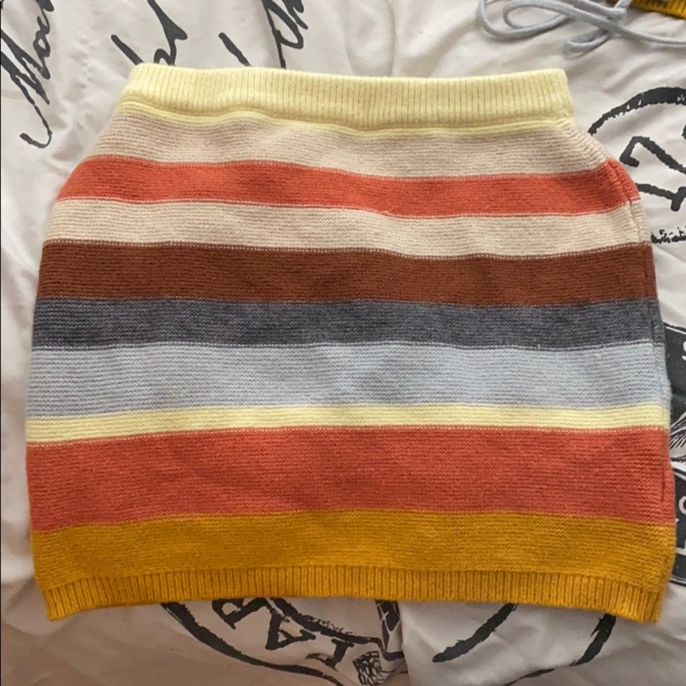Two piece set - Picture 3 of 3